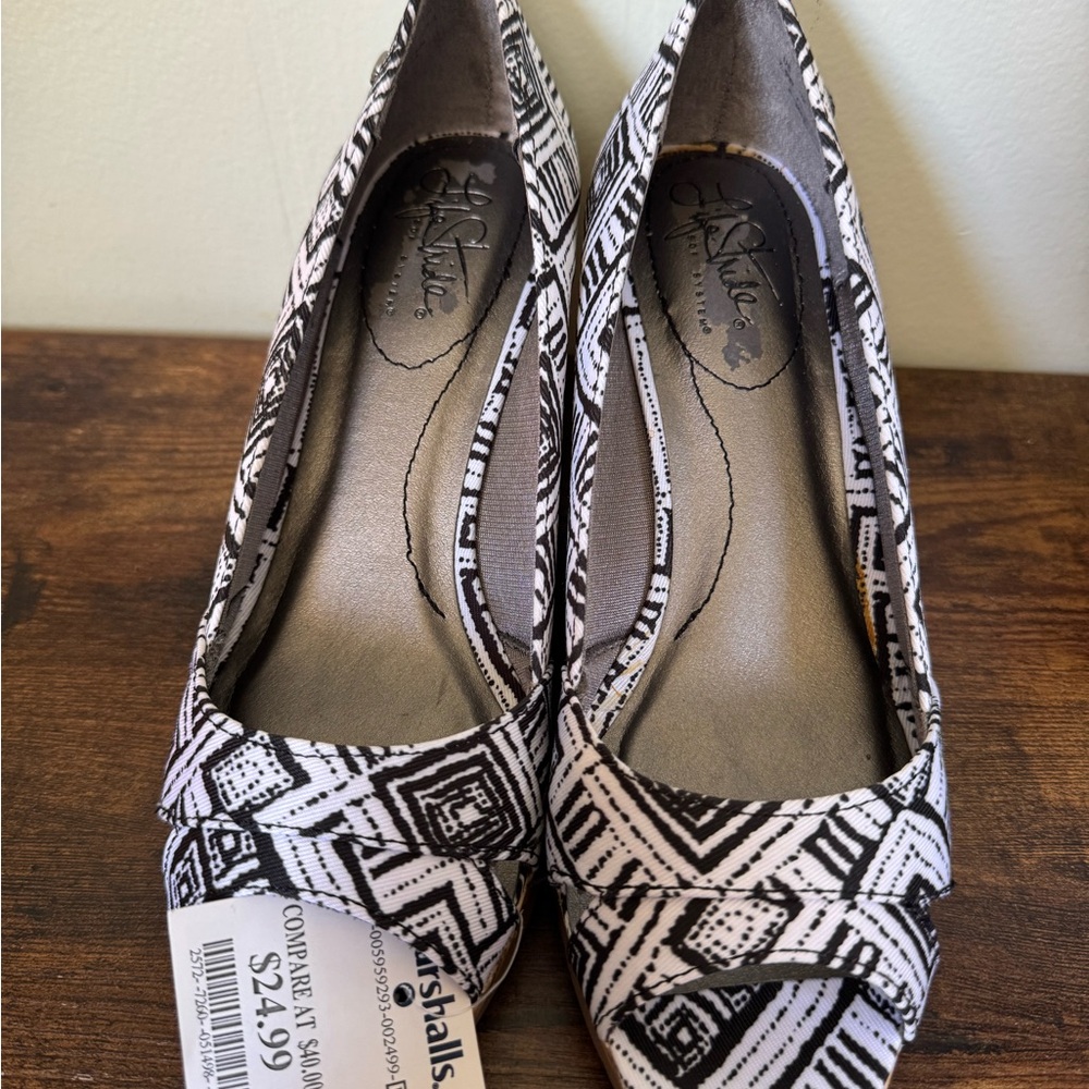 Life Stride Black and White Heels Geometric Design NWT Size 7.5 READ